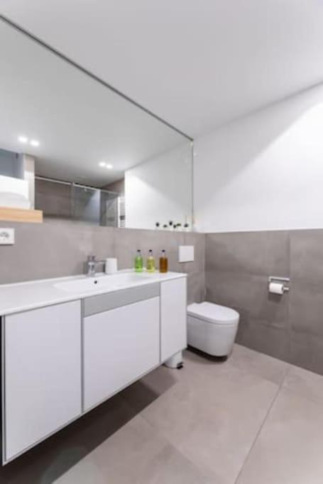 Wonderful Two Bedroom Apartment At Limpertsberg With Parking, Near Tram Luxembourg By Eksteriør billede